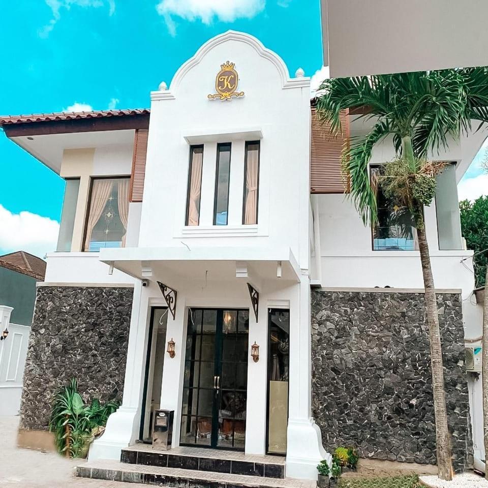 Kartiko Palagan Eksklusif Yogyakarta Hotel Kejayan Bagian luar foto
